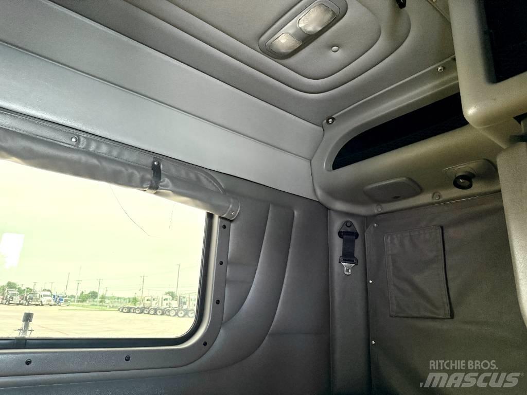 Peterbilt 389 Trekkers
