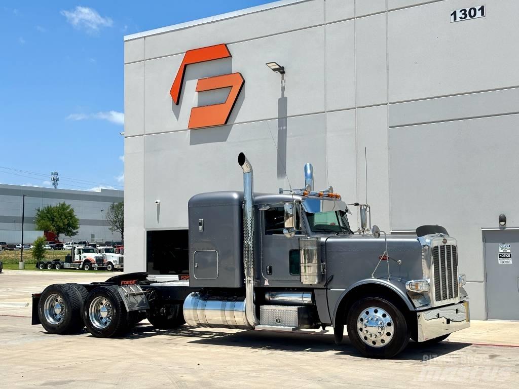 Peterbilt 389 Trekkers