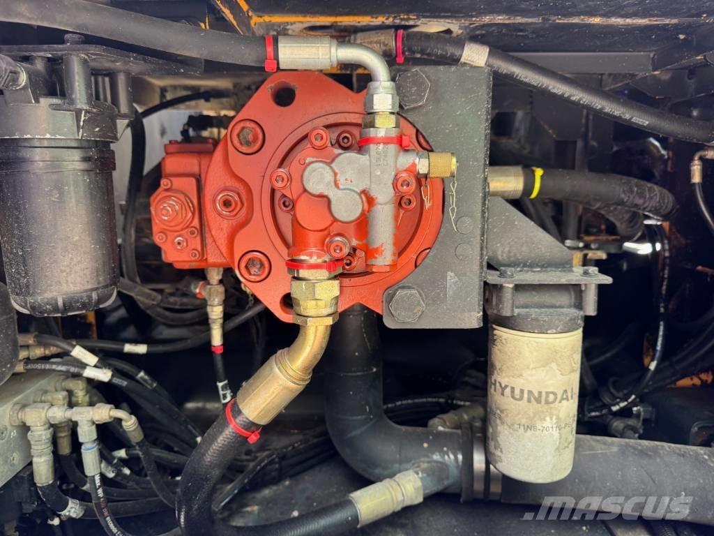 Hyundai HX 260 L Rupsgraafmachines