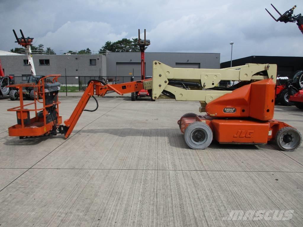JLG E400 AJPN (048) Zelfrijdende knikarm hoogwerker