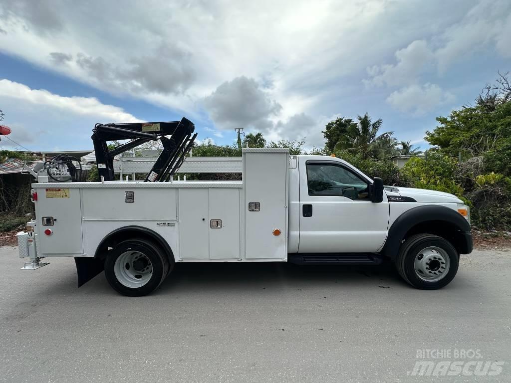 Ford F 550 Bestelwagens met open laadbak