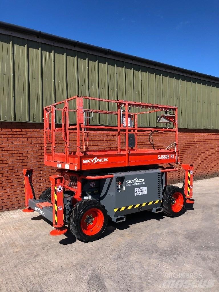 SkyJack SJ 6826 RT Schaarhoogwerkers