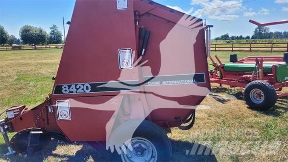 Case IH 8420 Ronde-balenpersen