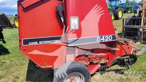 Case IH 8420 Ronde-balenpersen