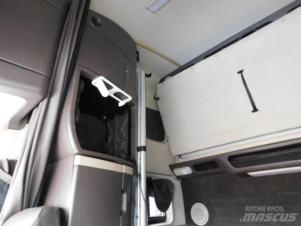 Volvo VNL Trekkers