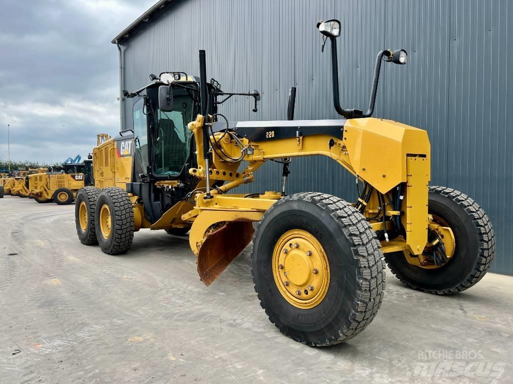 CAT 140 M 2 AWD Graders