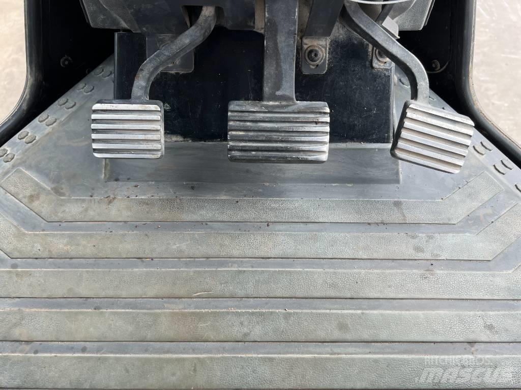 CAT 140 M 2 AWD Graders