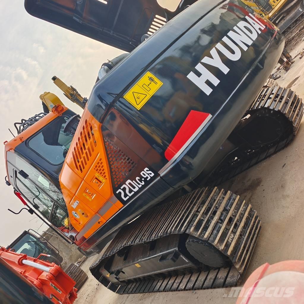 Hyundai 220LC Rupsgraafmachines
