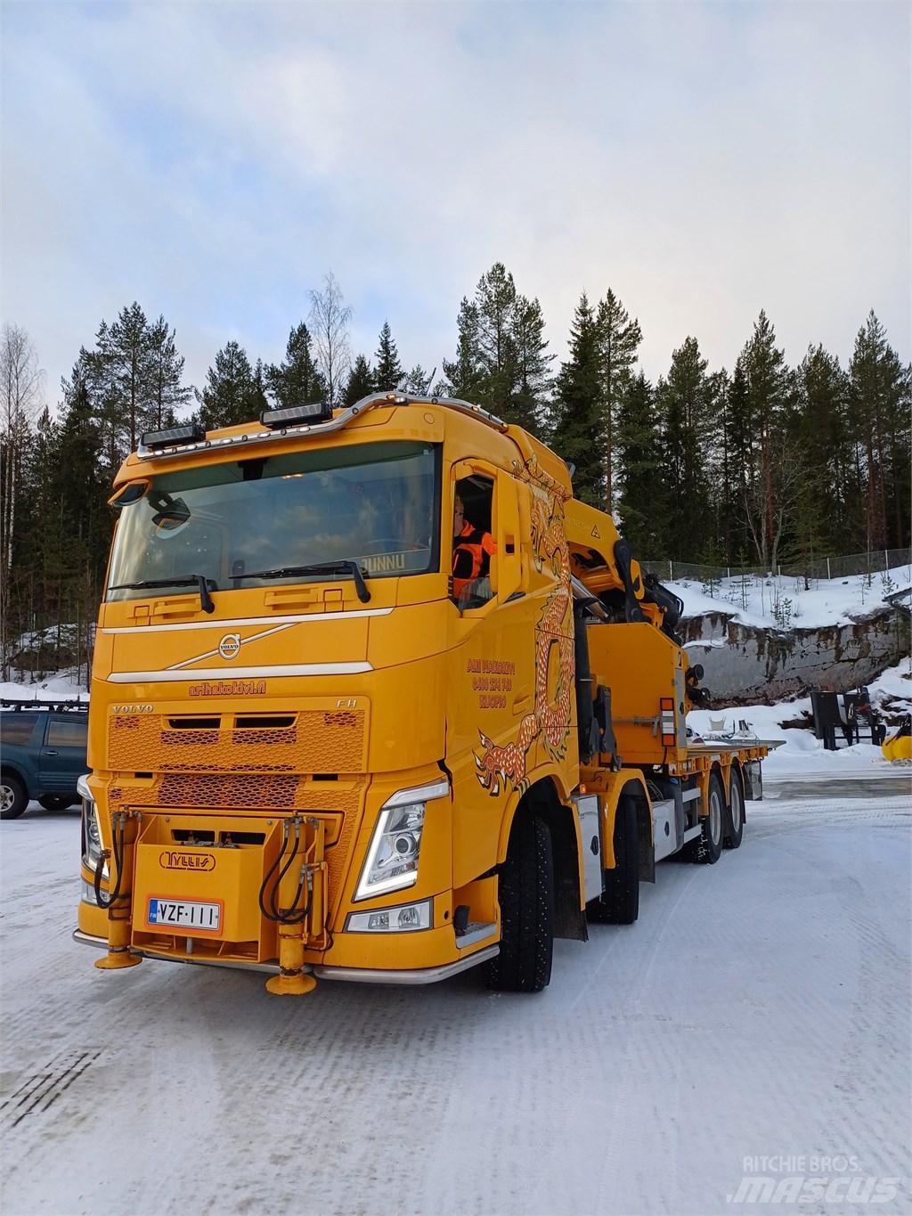 Volvo FH 540 Vlakke laadvloer met kraan