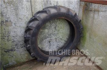 Stomil 9.5 R 32 Banden, wielen en velgen