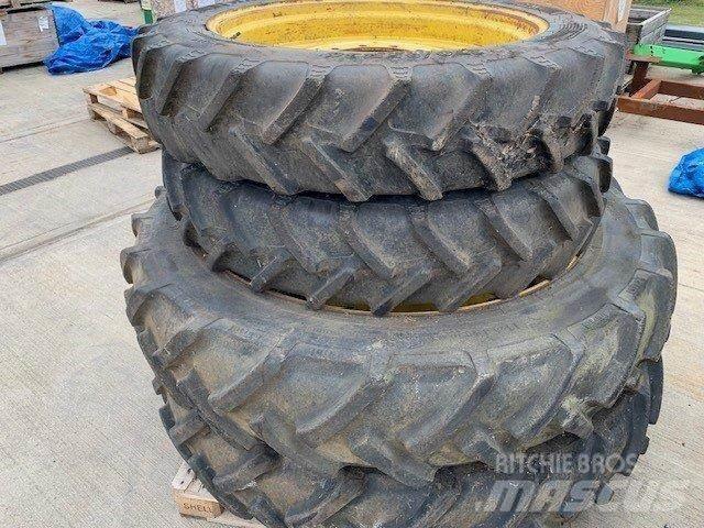  270/95R36 Banden, wielen en velgen