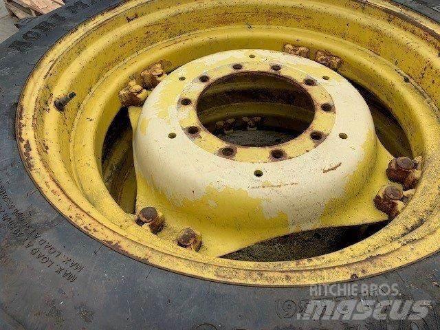  270/95R36 Banden, wielen en velgen