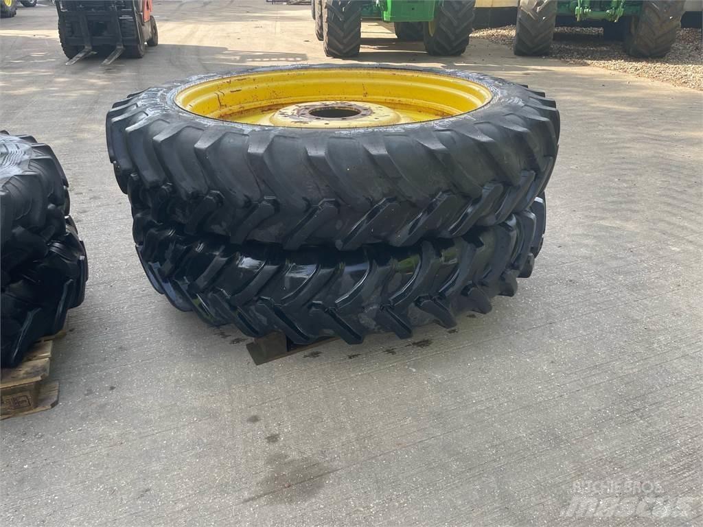  340/85R48 Banden, wielen en velgen