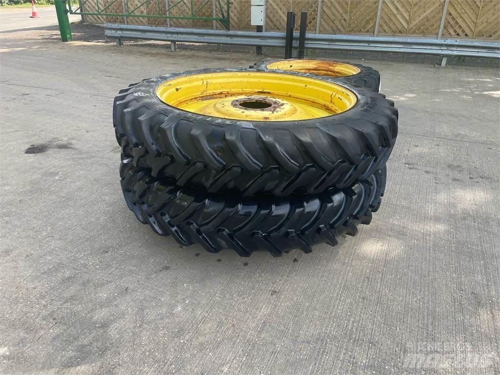 340/85R48 Banden, wielen en velgen