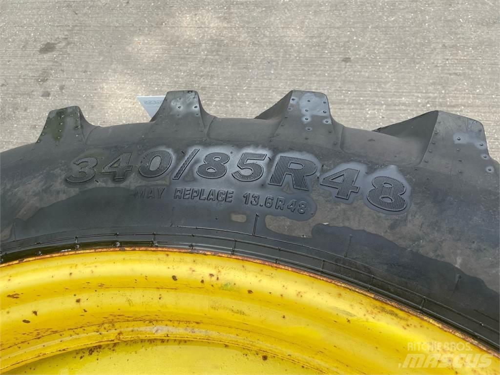  340/85R48 Banden, wielen en velgen