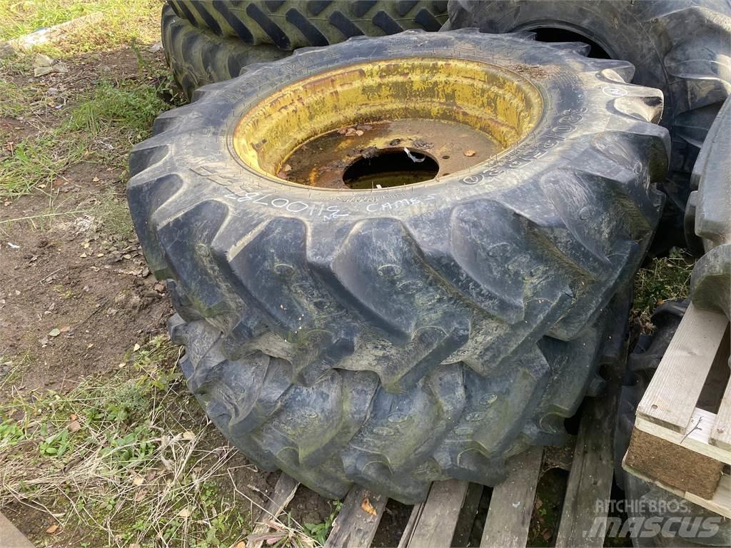  380/85R30 Banden, wielen en velgen