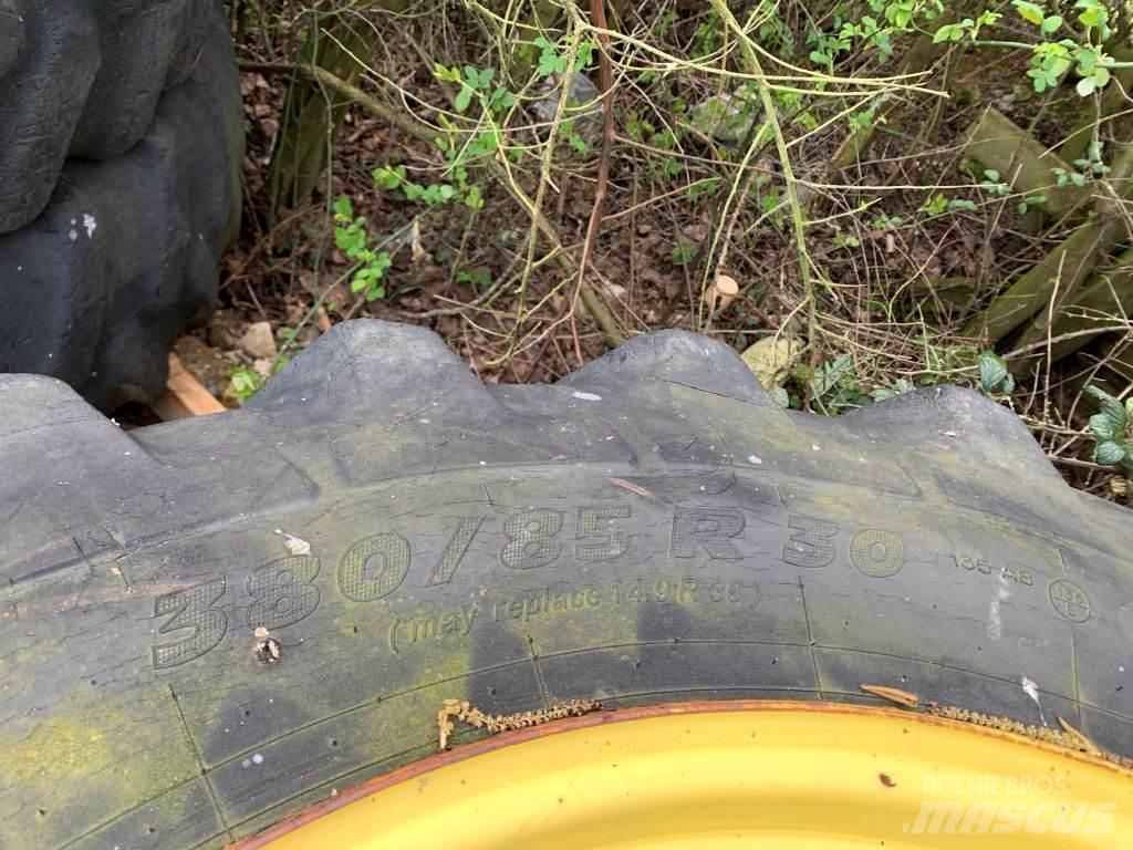  FRONT WHEELS Banden, wielen en velgen