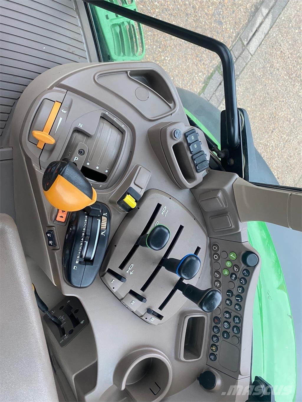 John Deere 6130M Tractoren