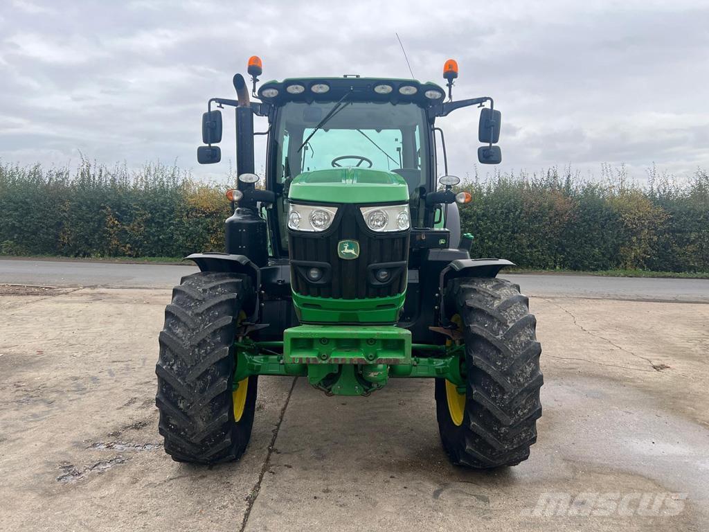 John Deere 6135R Tractoren