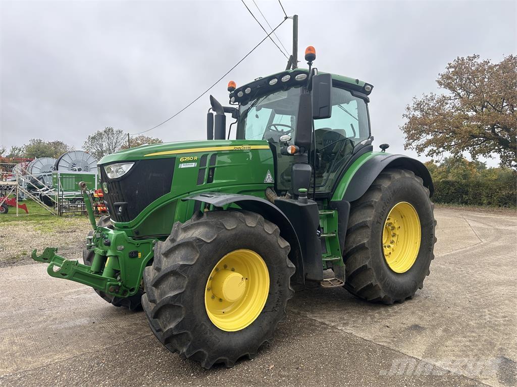 John Deere 6250R Tractoren