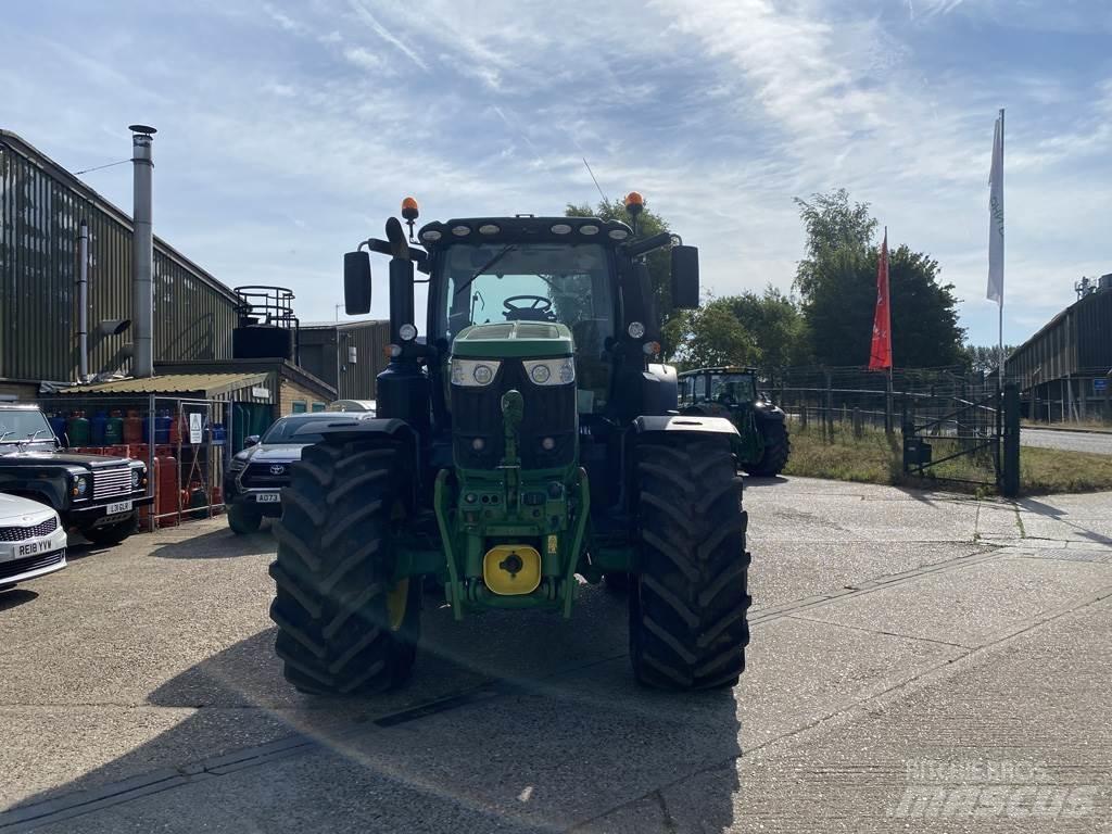John Deere 6250R Tractoren