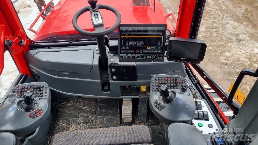 Komatsu 895 Uitrijwagens