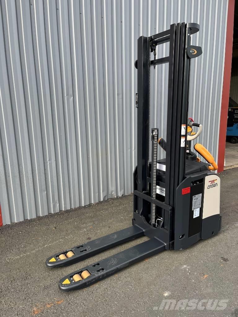 Crown ETi 4000-1.2 Meeloop stapelaar
