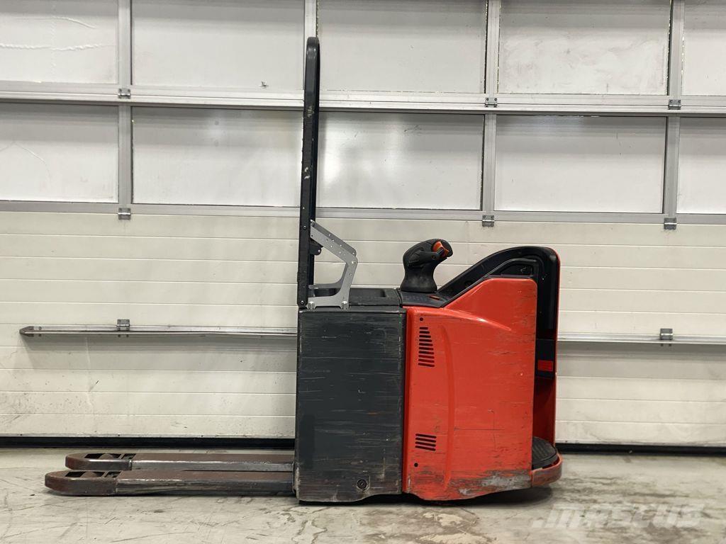 Linde T20SP Pallettruck met meerij platform