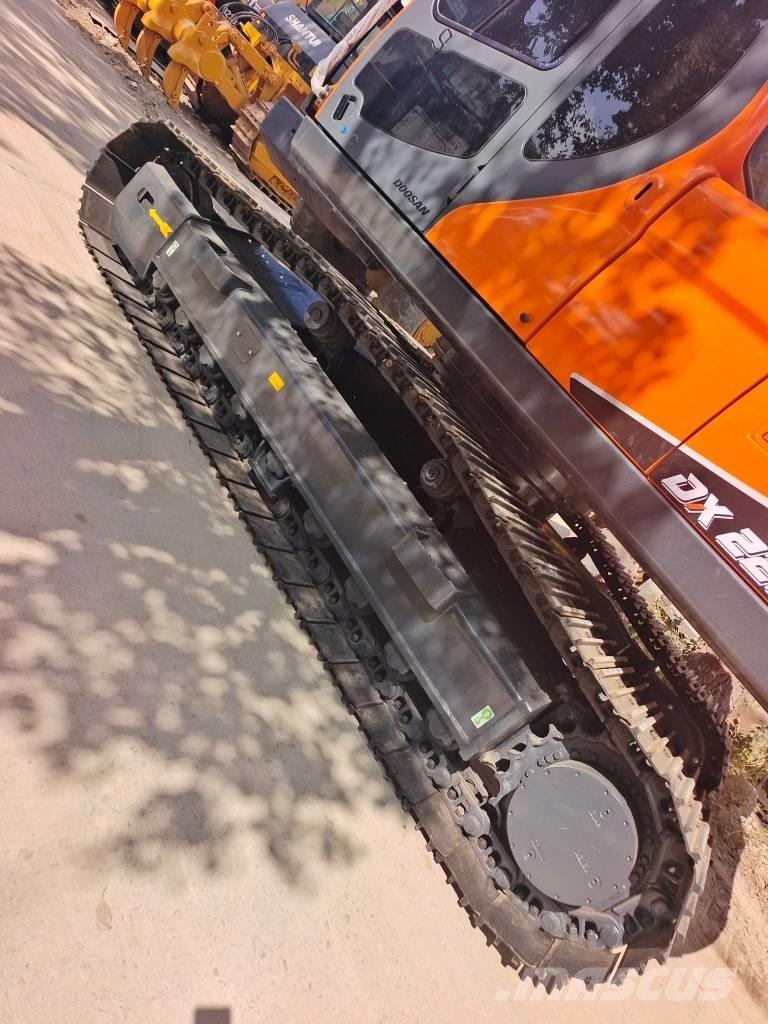 Doosan DX 225 LCA Rupsgraafmachines