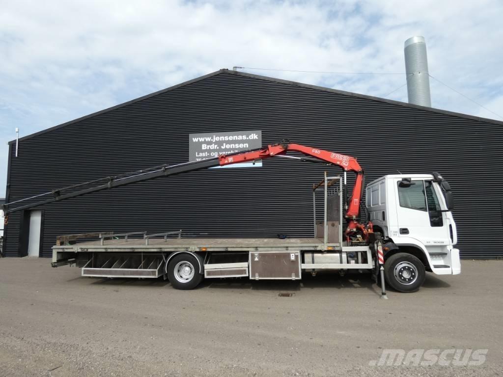 Iveco 150E 25 Vlakke laadvloer met kraan