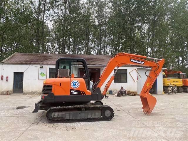 Doosan DX80 Minigraafmachines < 7t