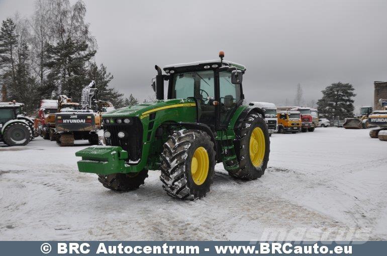 John Deere 8245R Tractoren