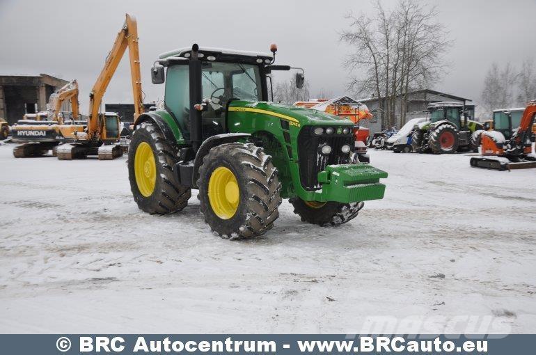 John Deere 8245R Tractoren