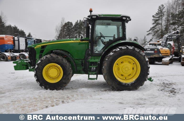 John Deere 8245R Tractoren
