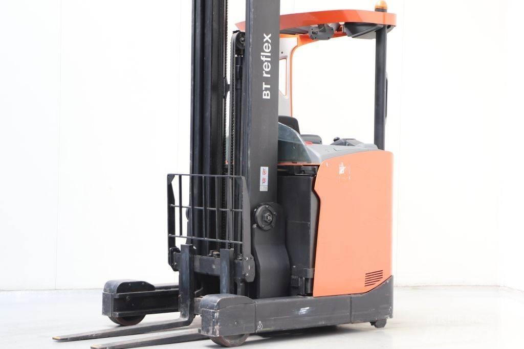 BT RRE140H Reachtruck voor hoog niveau