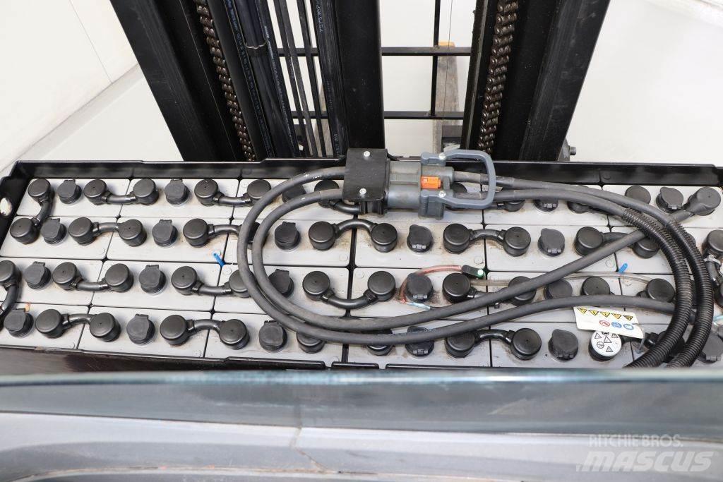 BT RRE140H Reachtruck voor hoog niveau