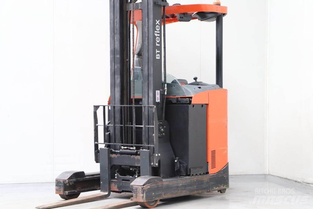 BT RRE160 Reachtruck voor hoog niveau