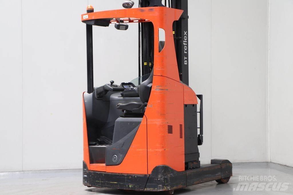 BT RRE160 Reachtruck voor hoog niveau