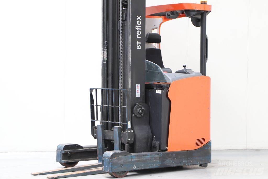 BT RRE160H Reachtruck voor hoog niveau