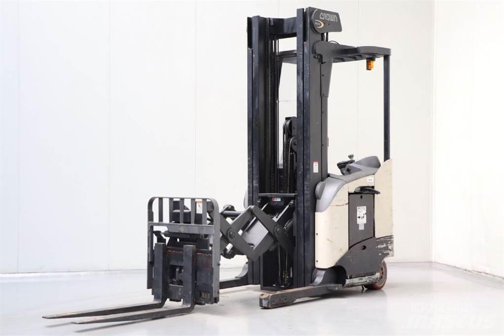 Crown RD5280S-30 Reachtruck voor hoog niveau
