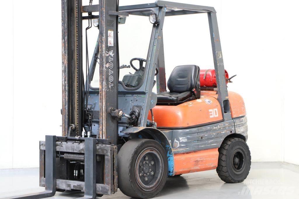 Toyota 02-6FGF30 LPG heftrucks