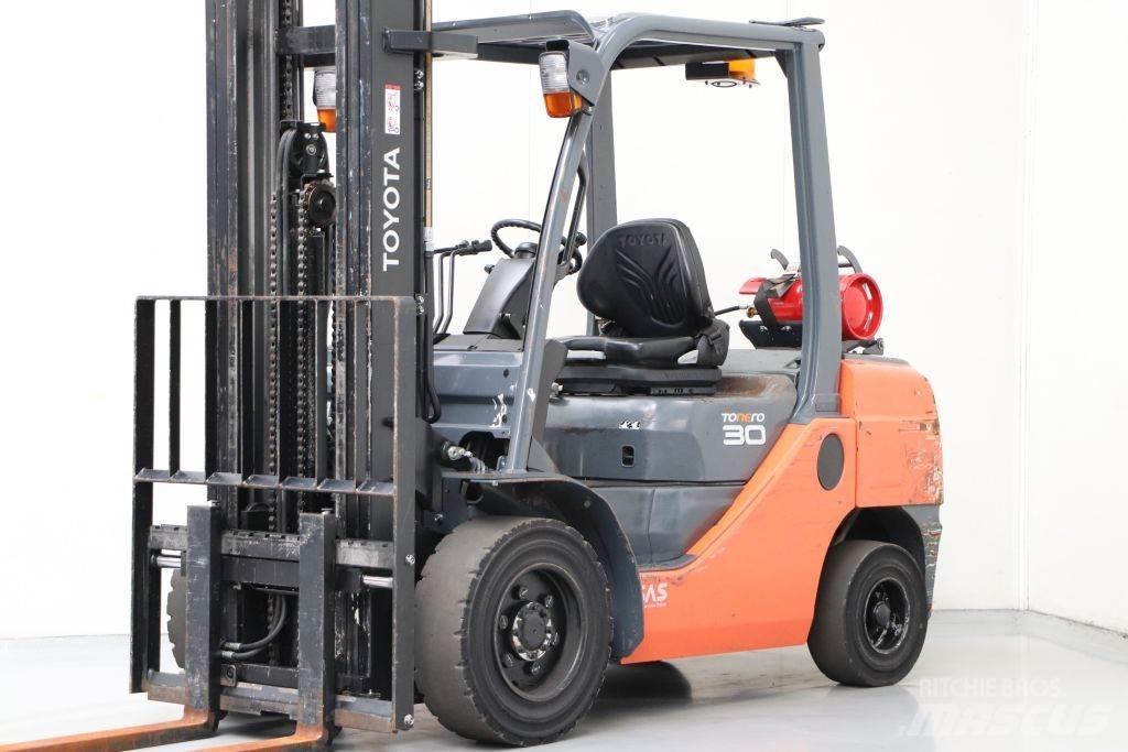 Toyota 02-8FGF30 LPG heftrucks