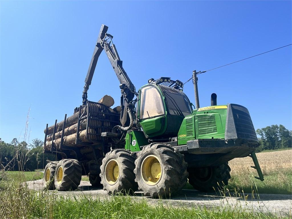 John Deere 1210E Uitrijwagens