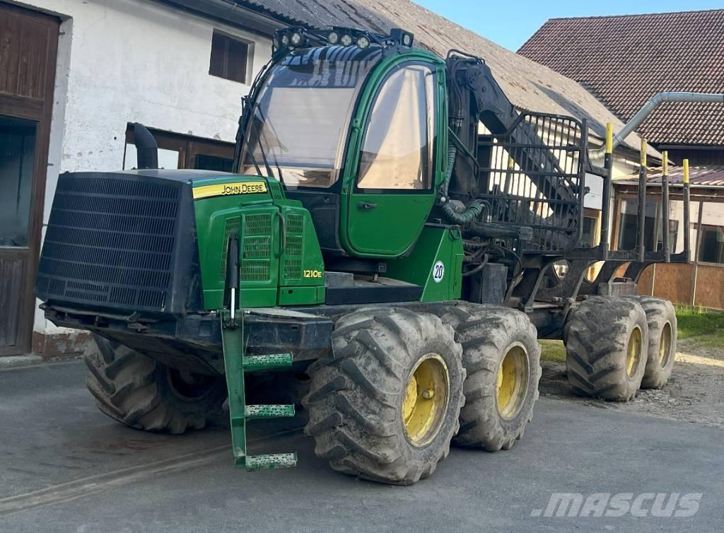 John Deere 1210E Uitrijwagens