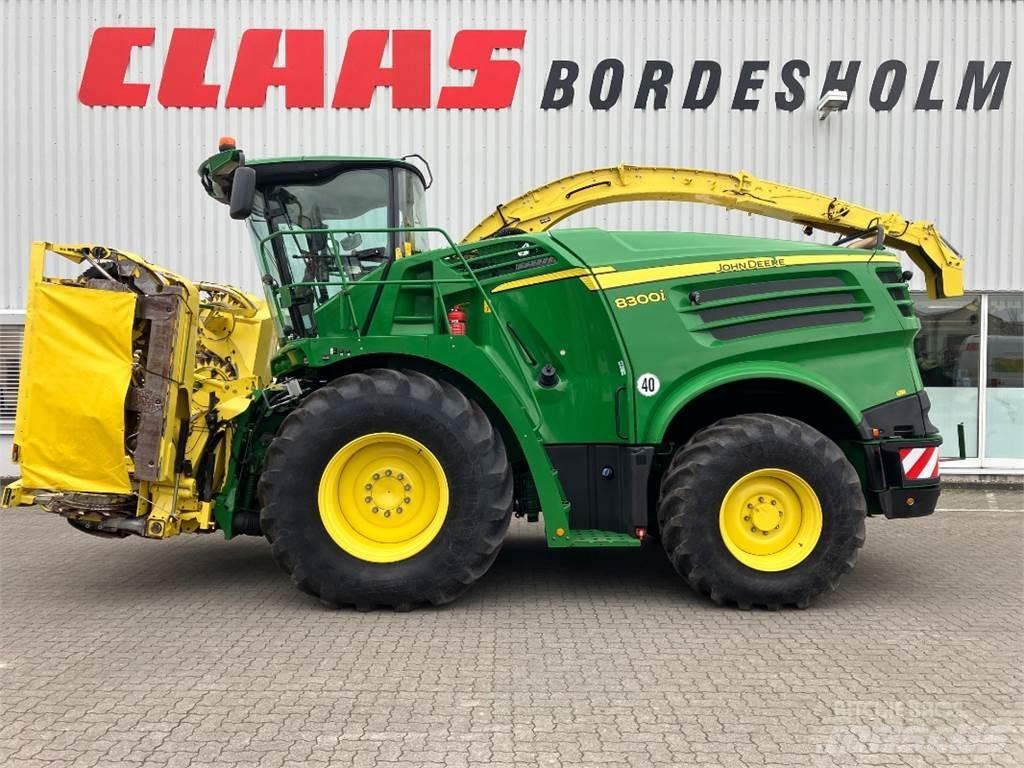John Deere 8300i Getrokken veldhakselaar