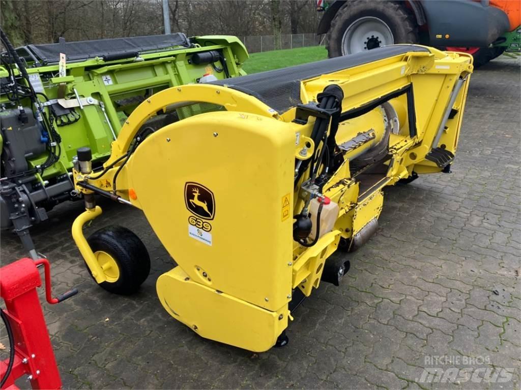 John Deere 8300i Getrokken veldhakselaar