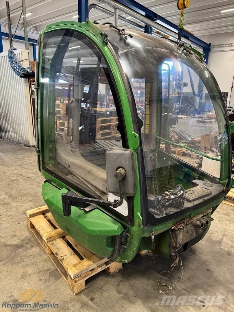 John Deere 1210E Cabine en interieur