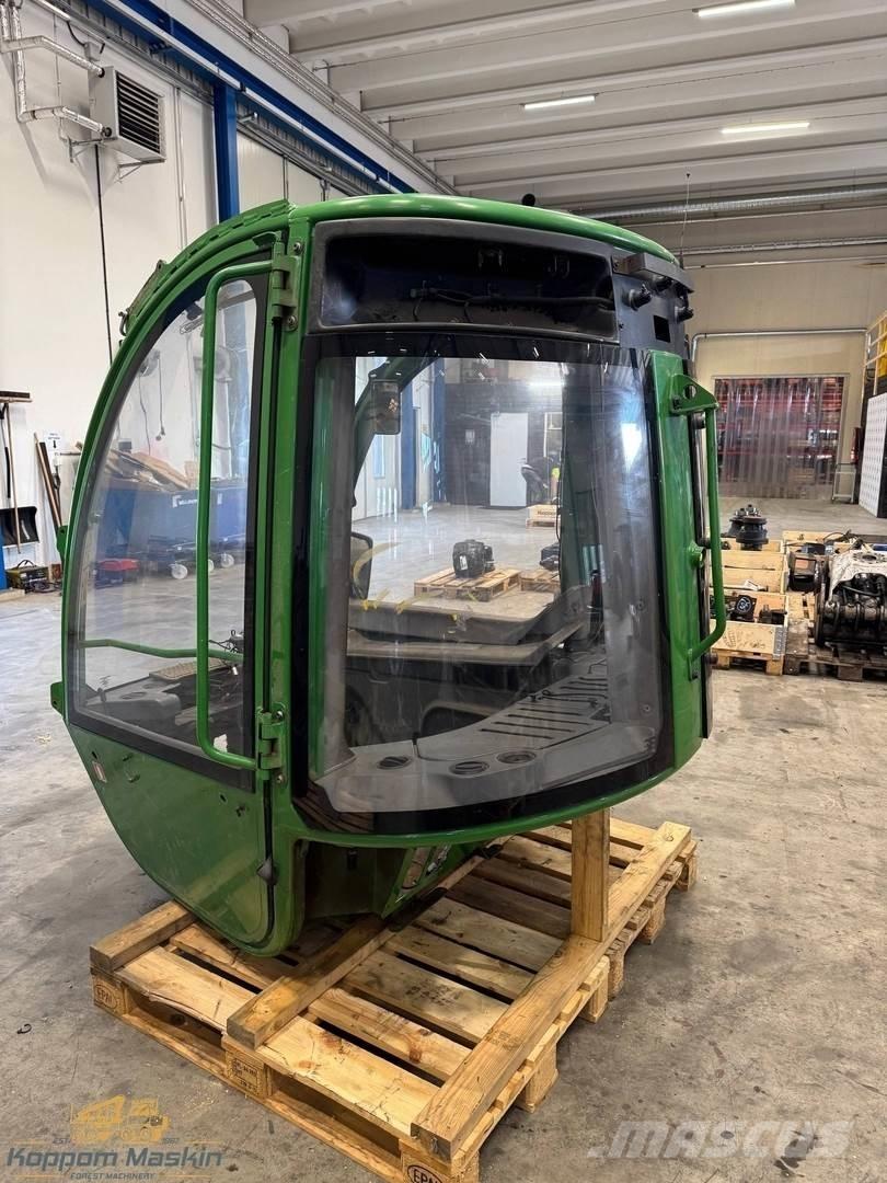 John Deere 1210E Cabine en interieur