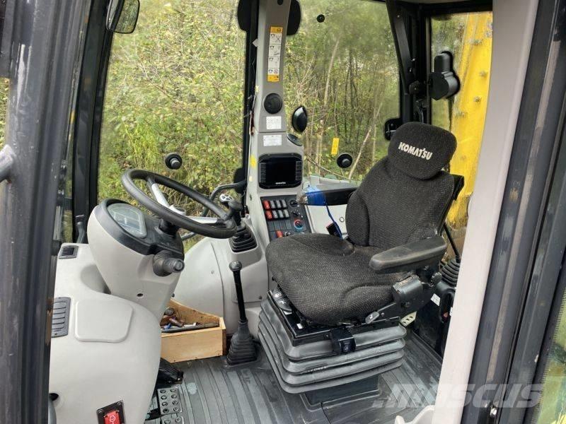 Komatsu WB 93 R-8 Graaf-laadcombinaties