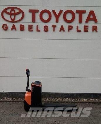 Toyota LWE 200 Meeloop stapelaar